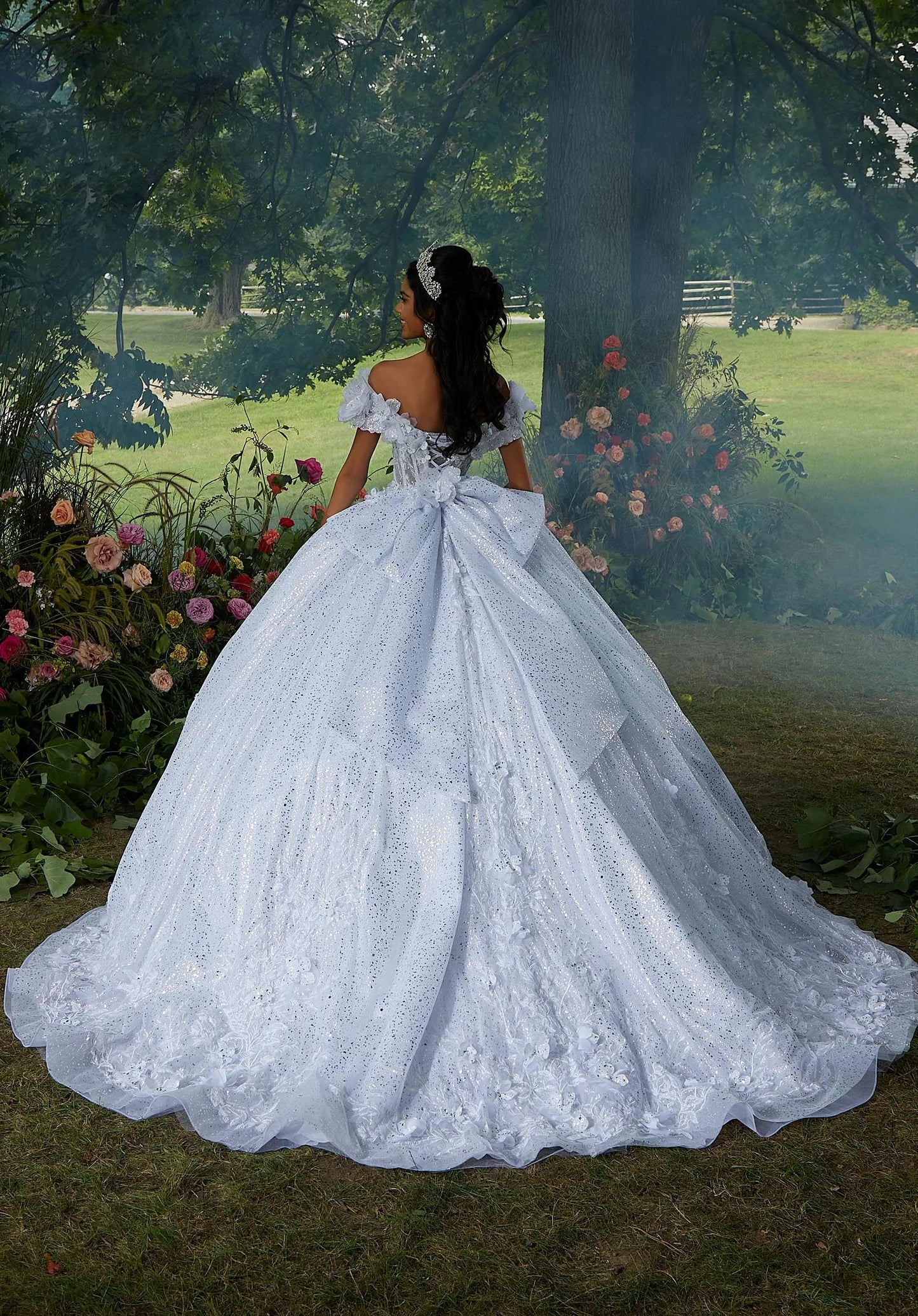 34102 WHITE WITH SILVER 10