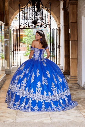 Q126 SOPHIA THOMAS 8